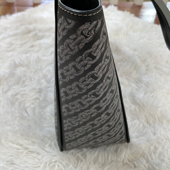 CALVIN KLEIN ~ Medium Tote ~ Black Chain-Print ~ NWT! - Picture 3 of 9